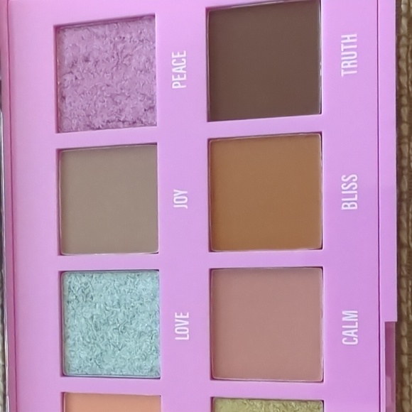 NIB Formula Z Pretty Magic Eyeshadow Palette - Picture 3 of 5